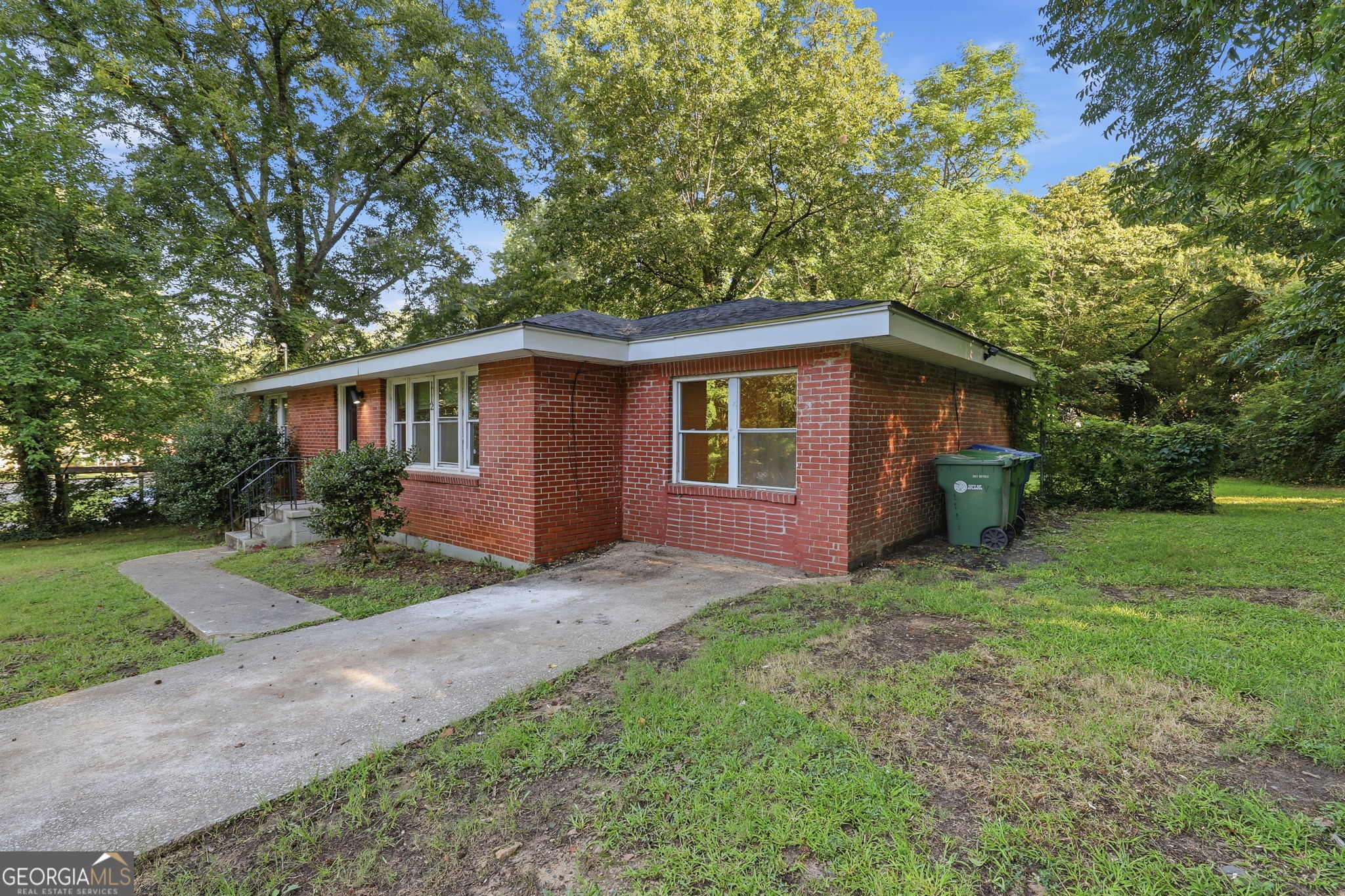 1112 Valley View Road Se Property Photo 2