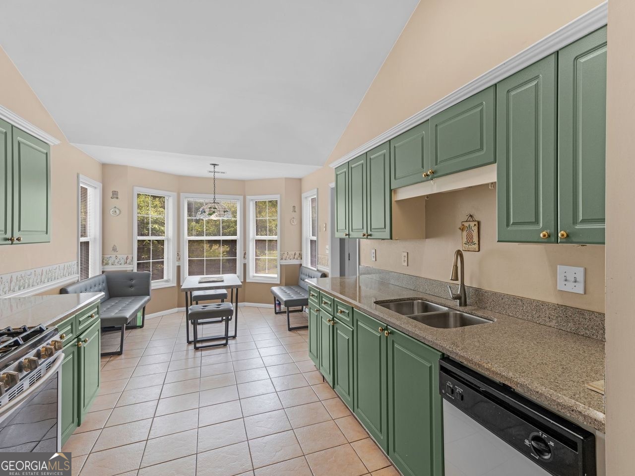 1090 Charter Club Drive Property Photo 4