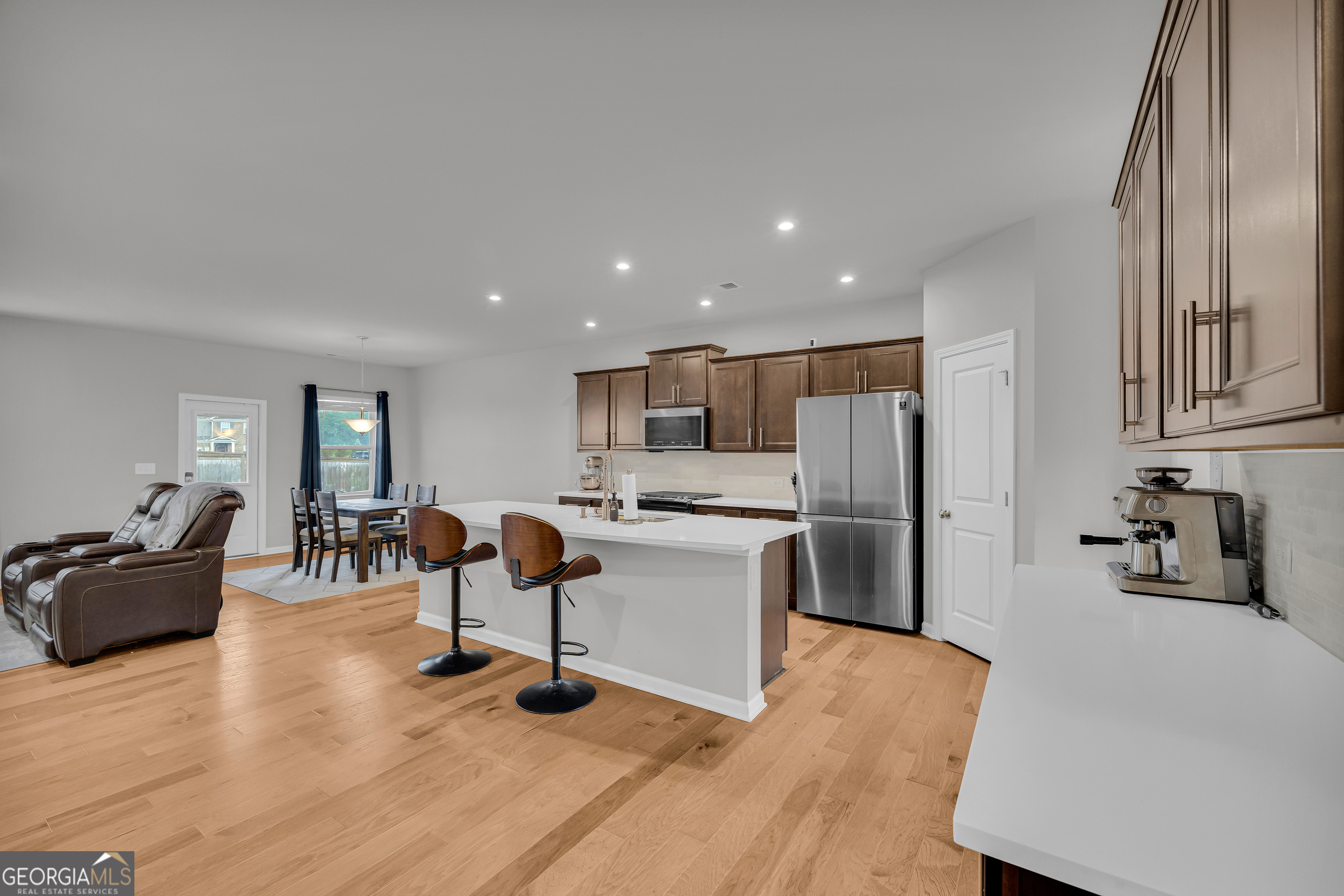 3381 Emmet Road Property Photo 8