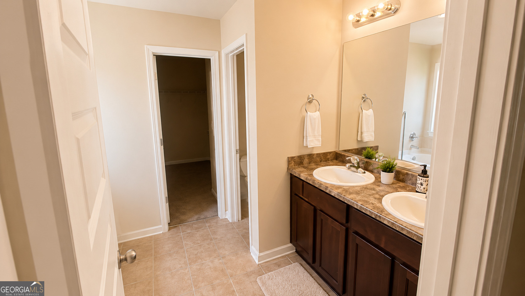 293 Hillcrest Court Property Photo 4