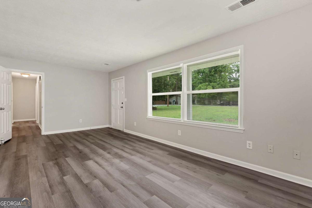 649 Oakland Way Property Photo 14