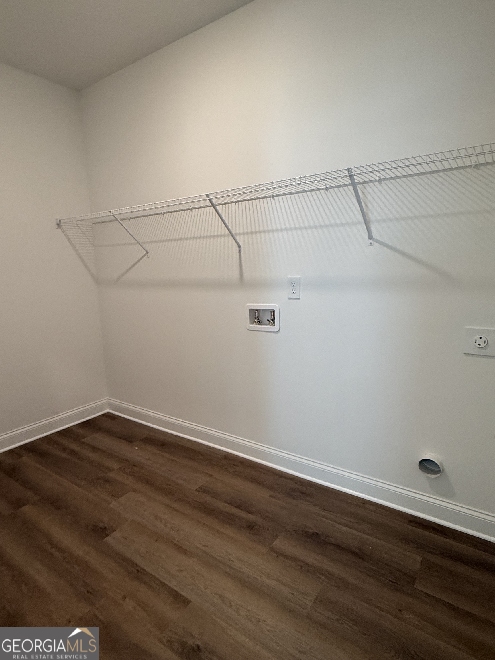 373 Laney Road Property Photo 8