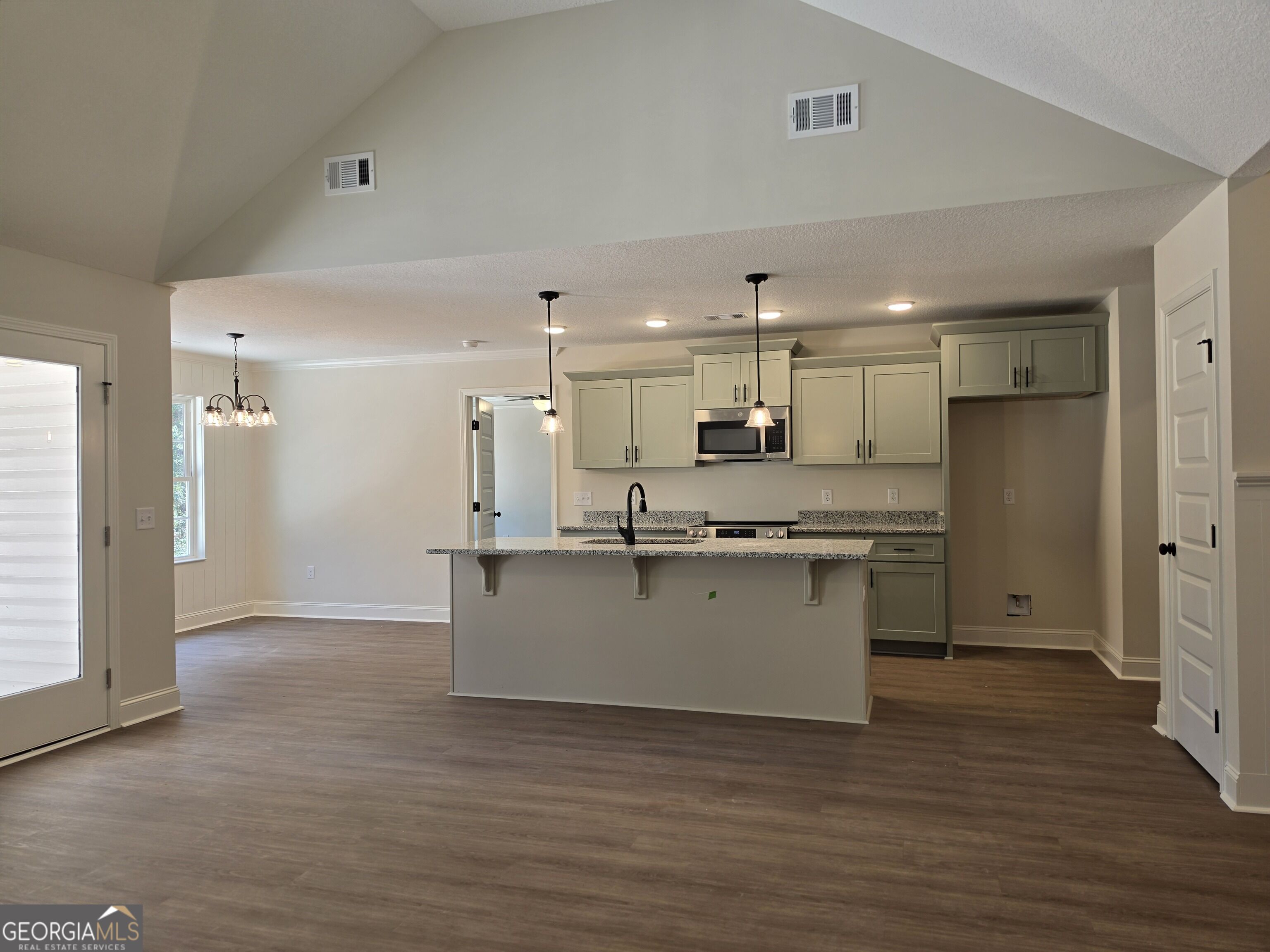 2030 Middleground Road Property Photo 8