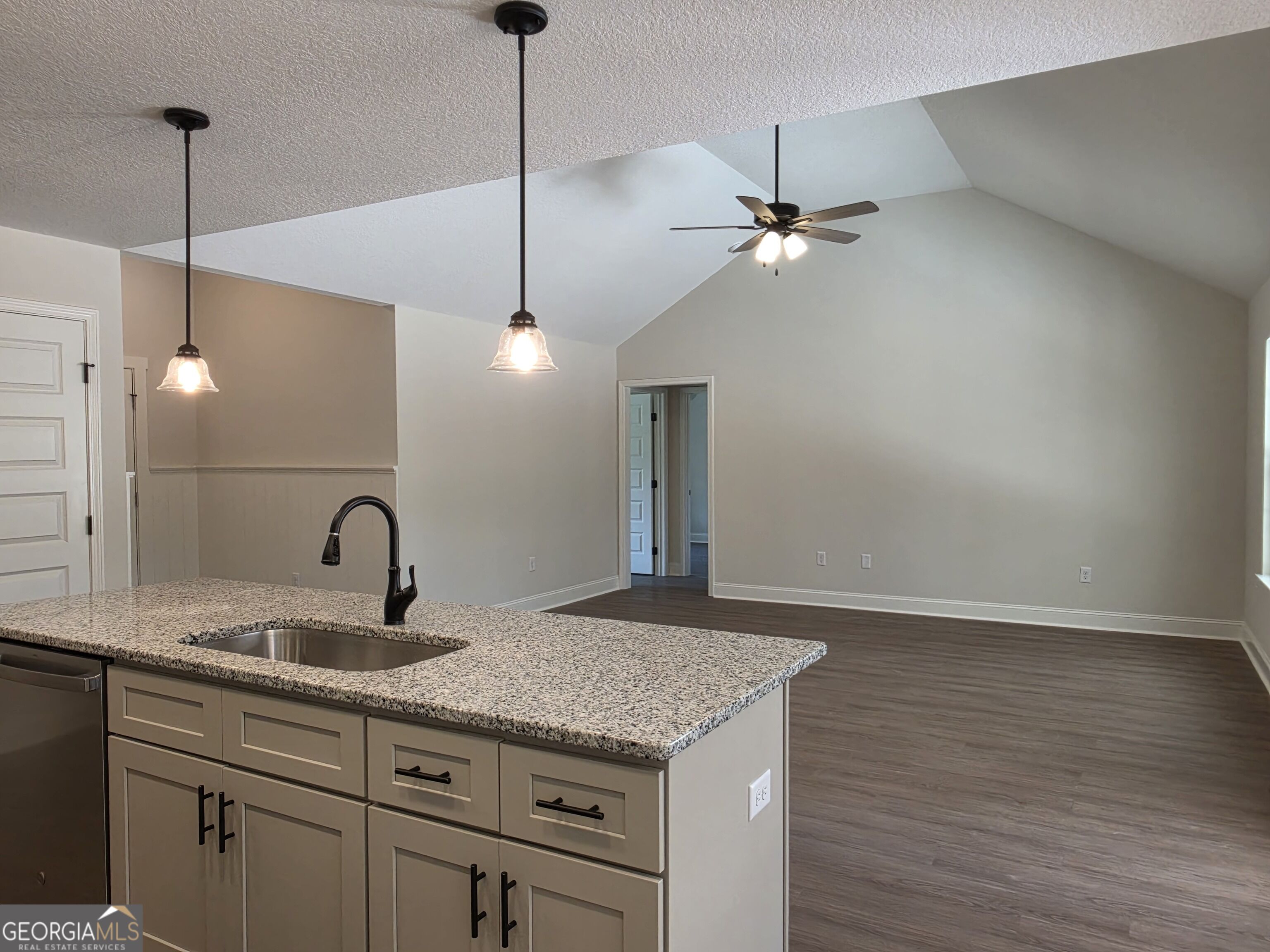 2030 Middleground Road Property Photo 10