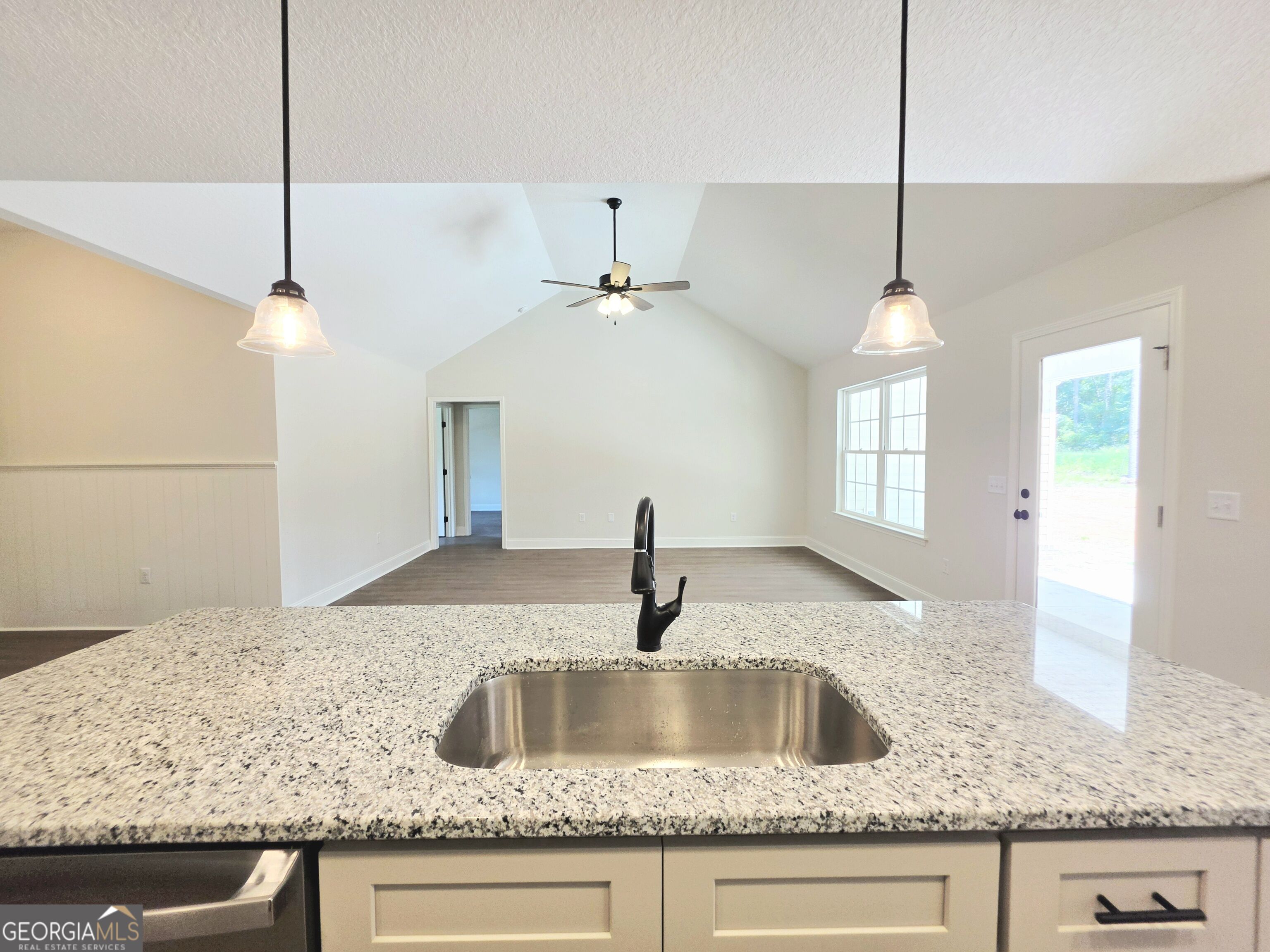 2030 Middleground Road Property Photo 13