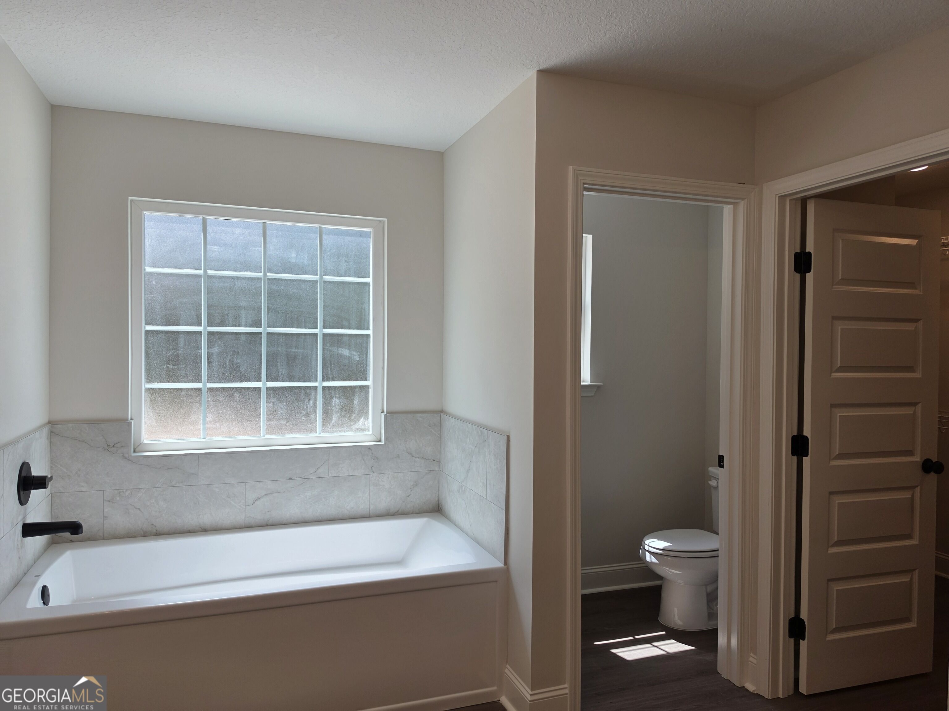 2030 Middleground Road Property Photo 27
