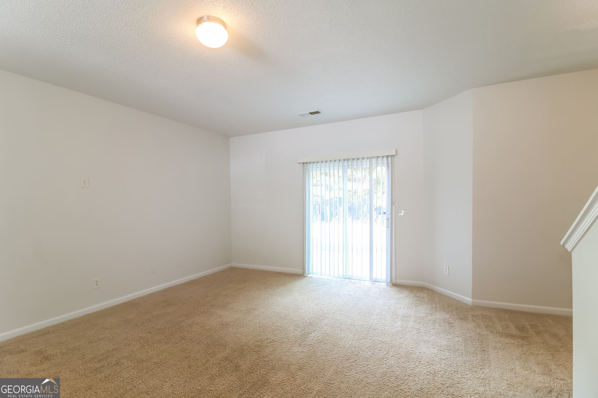 6090 Oak Bend Court Property Photo 3