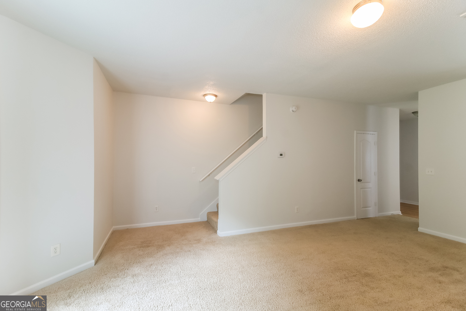 6090 Oak Bend Court Property Photo 4