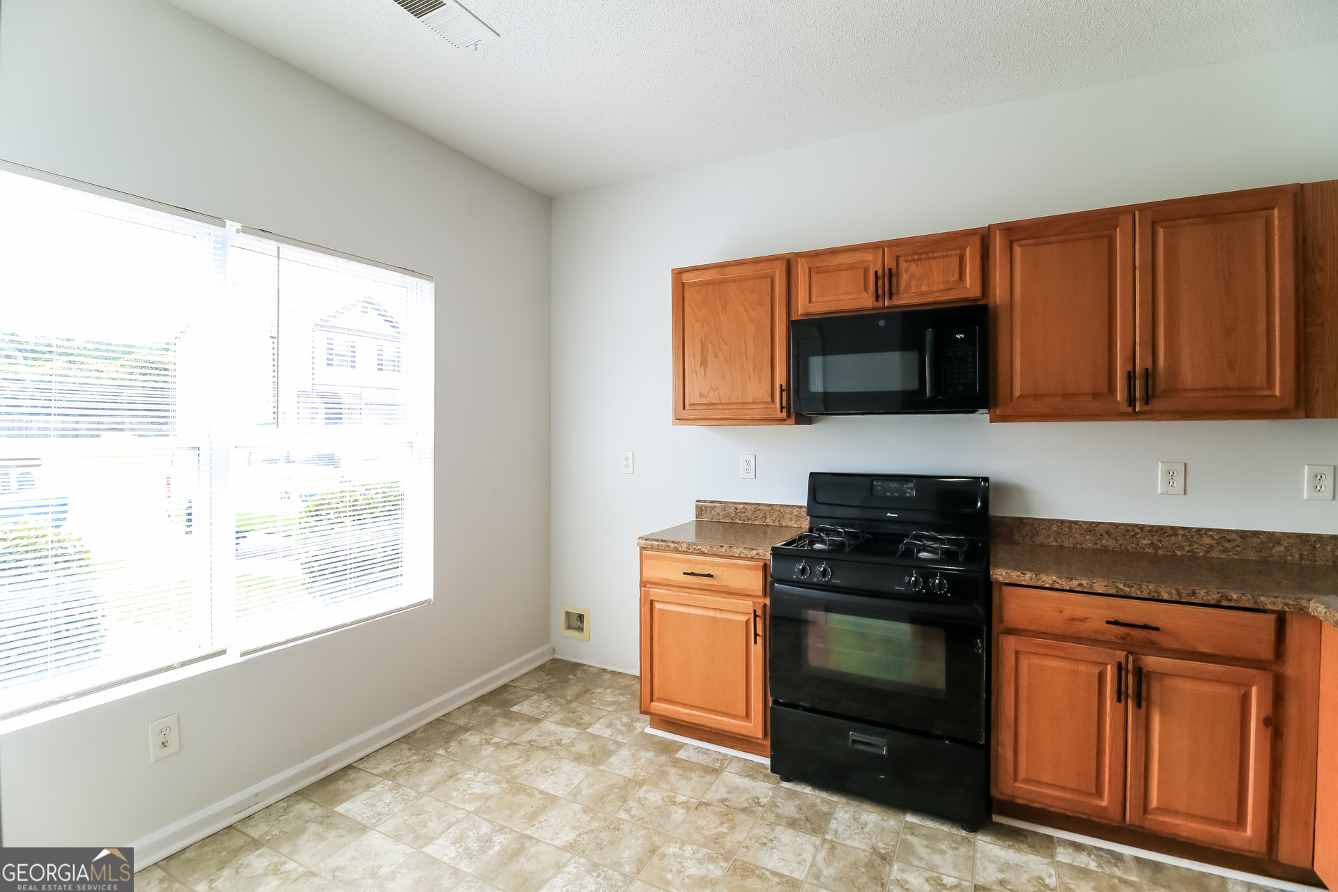 6090 Oak Bend Court Property Photo 5