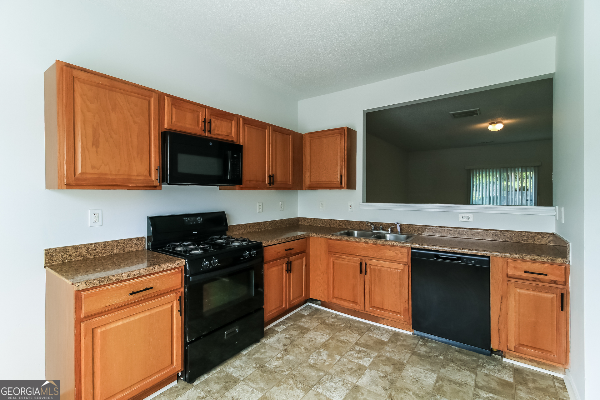 6090 Oak Bend Court Property Photo 6
