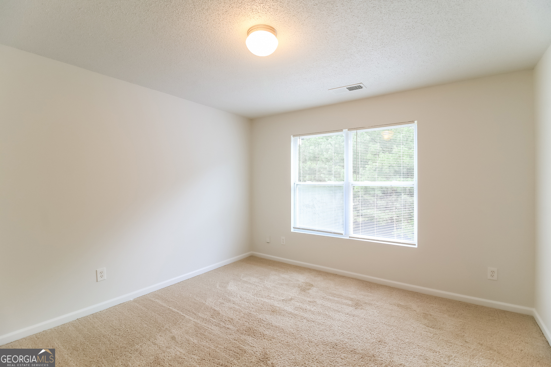 6090 Oak Bend Court Property Photo 7