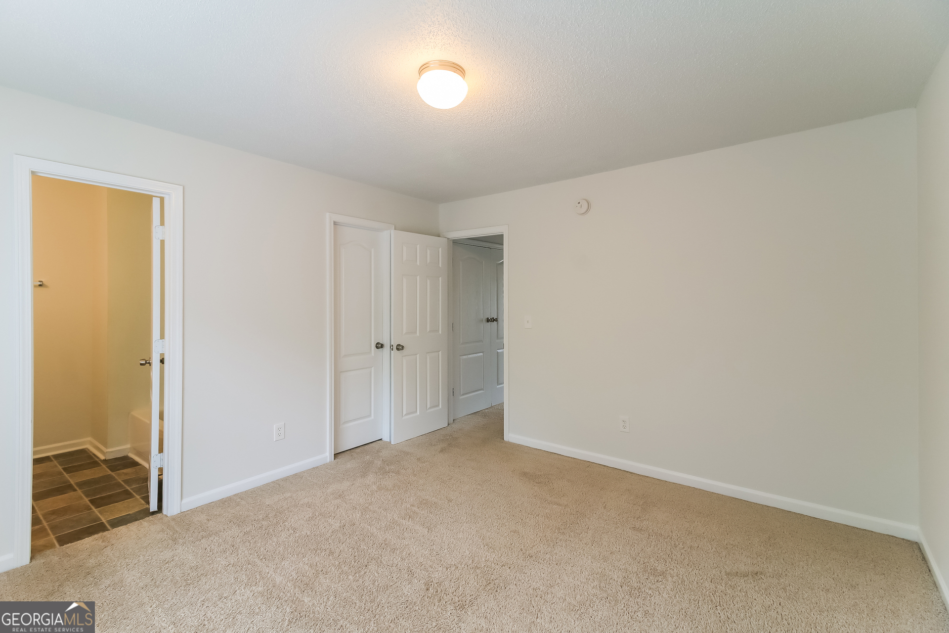 6090 Oak Bend Court Property Photo 8