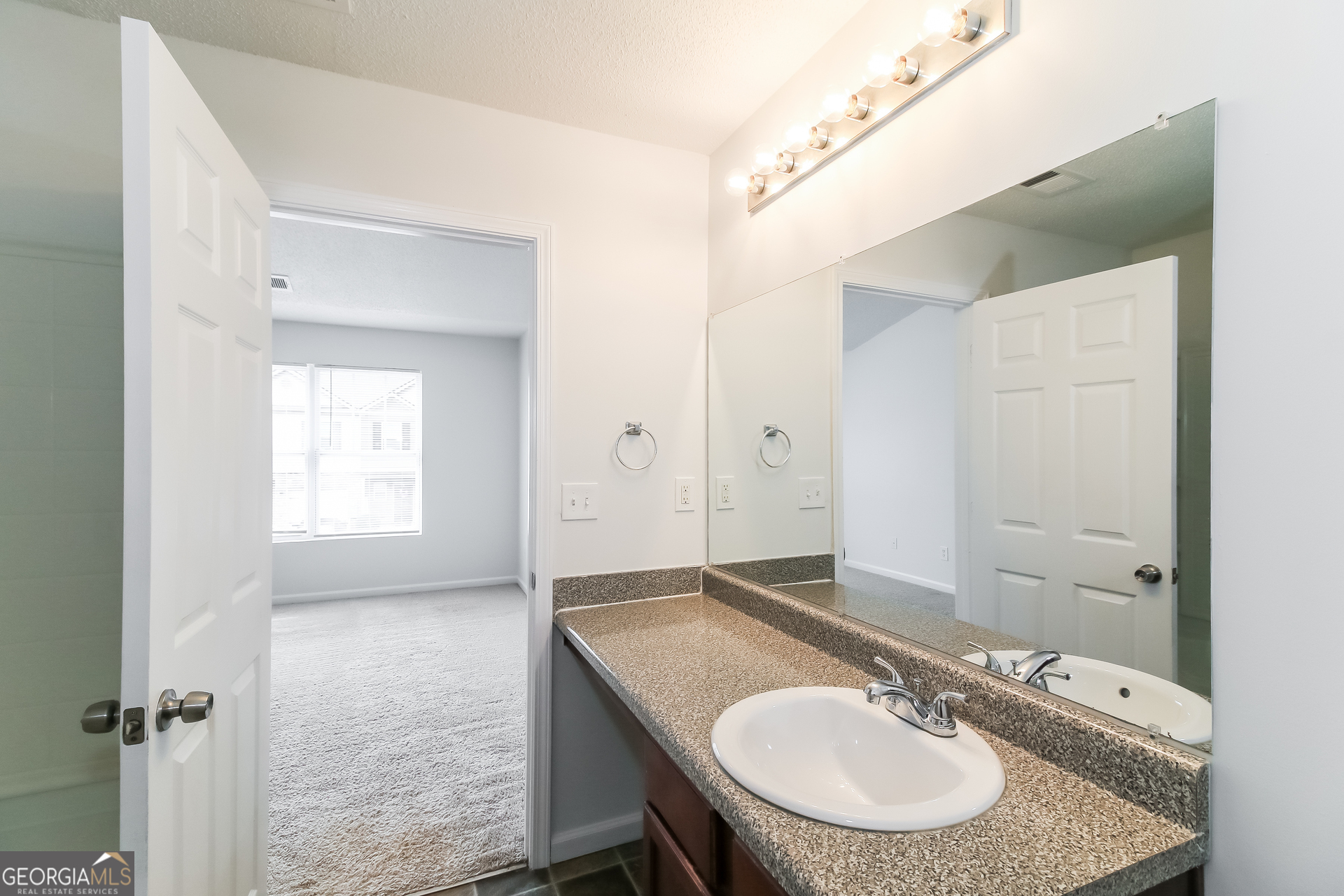 6090 Oak Bend Court Property Photo 9