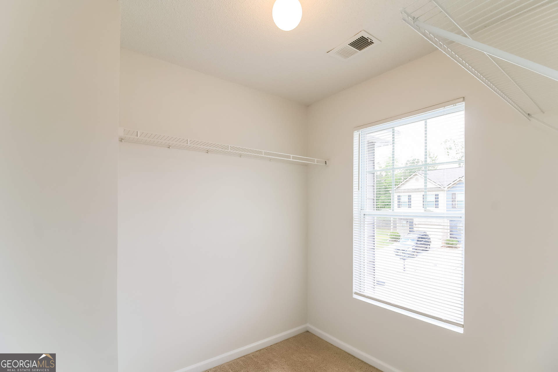 6090 Oak Bend Court Property Photo 11