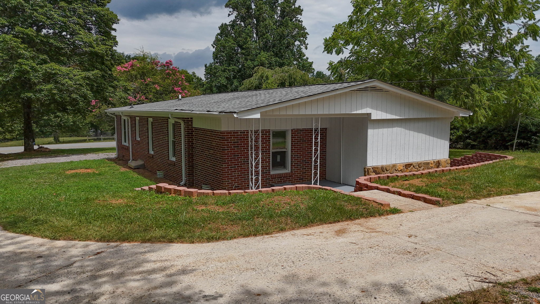 2292 Blacksnake Road Property Photo 3