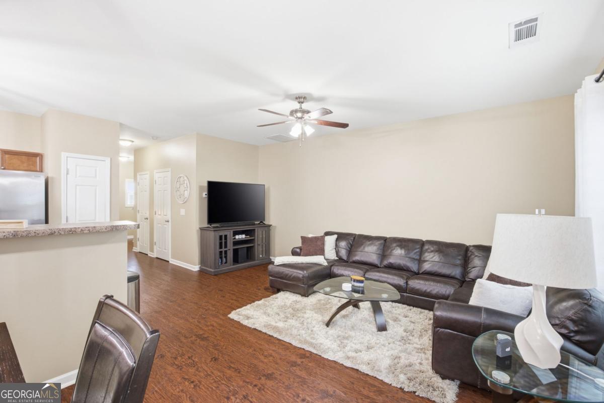 536 Oakside Place Property Photo 5