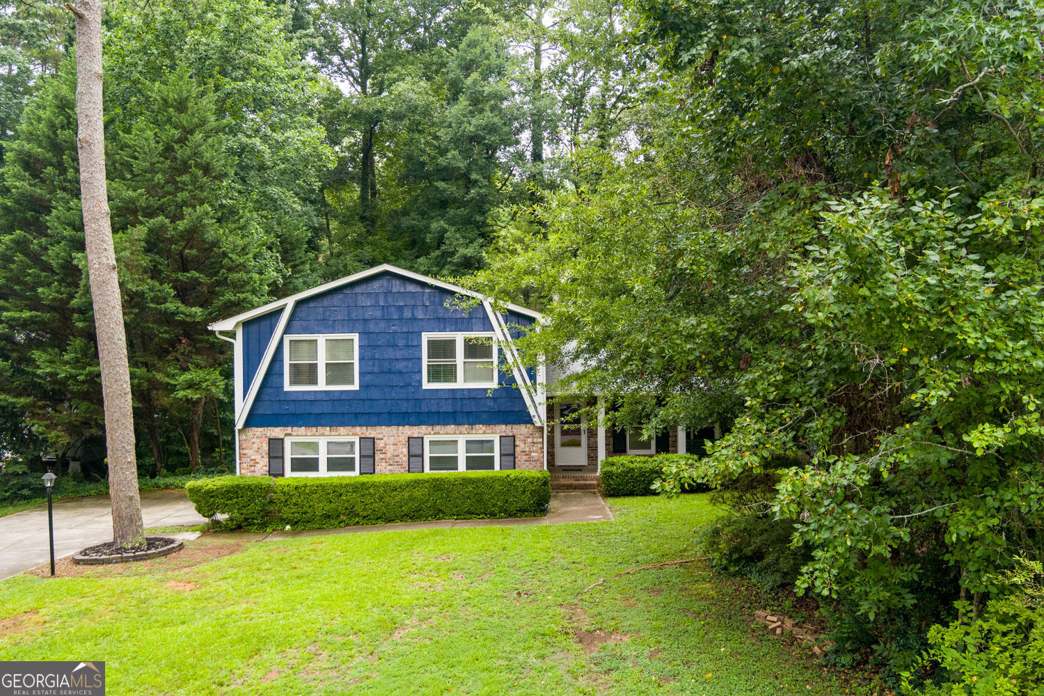 245 Pinetree Drive Property Photo 1