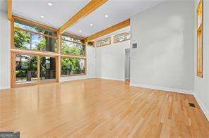 2223 Meadowvale Drive Ne Property Photo 4