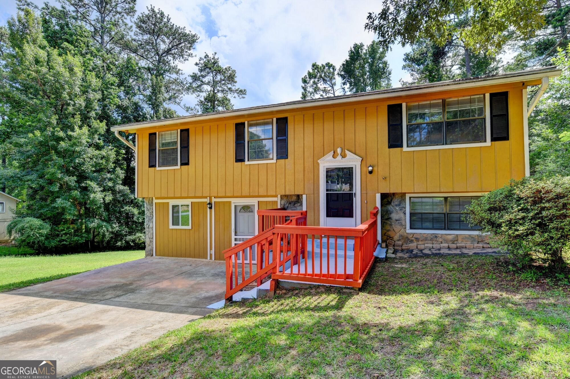 2484 Rhoanoke Drive Property Photo 4