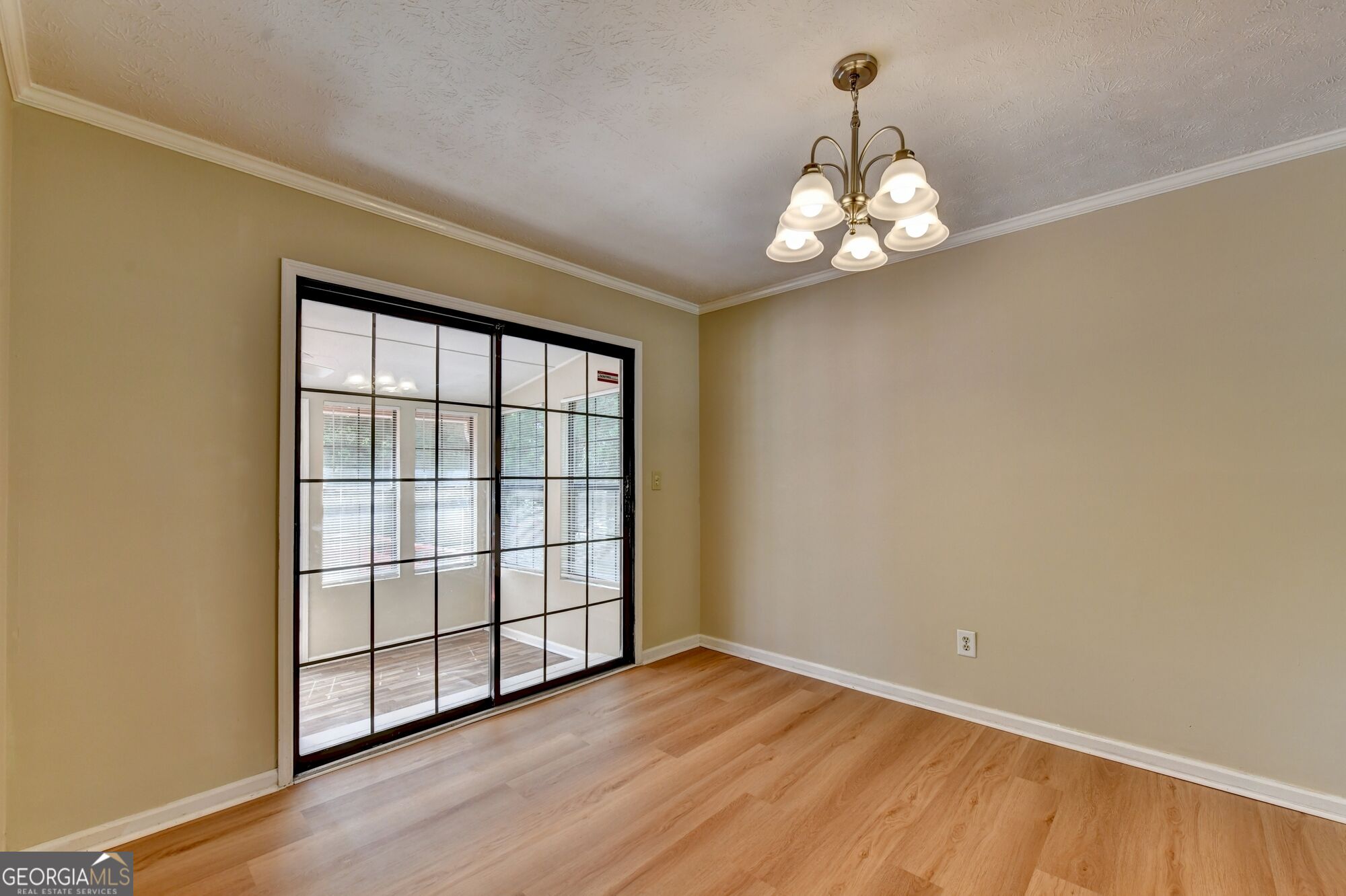 2484 Rhoanoke Drive Property Photo 10