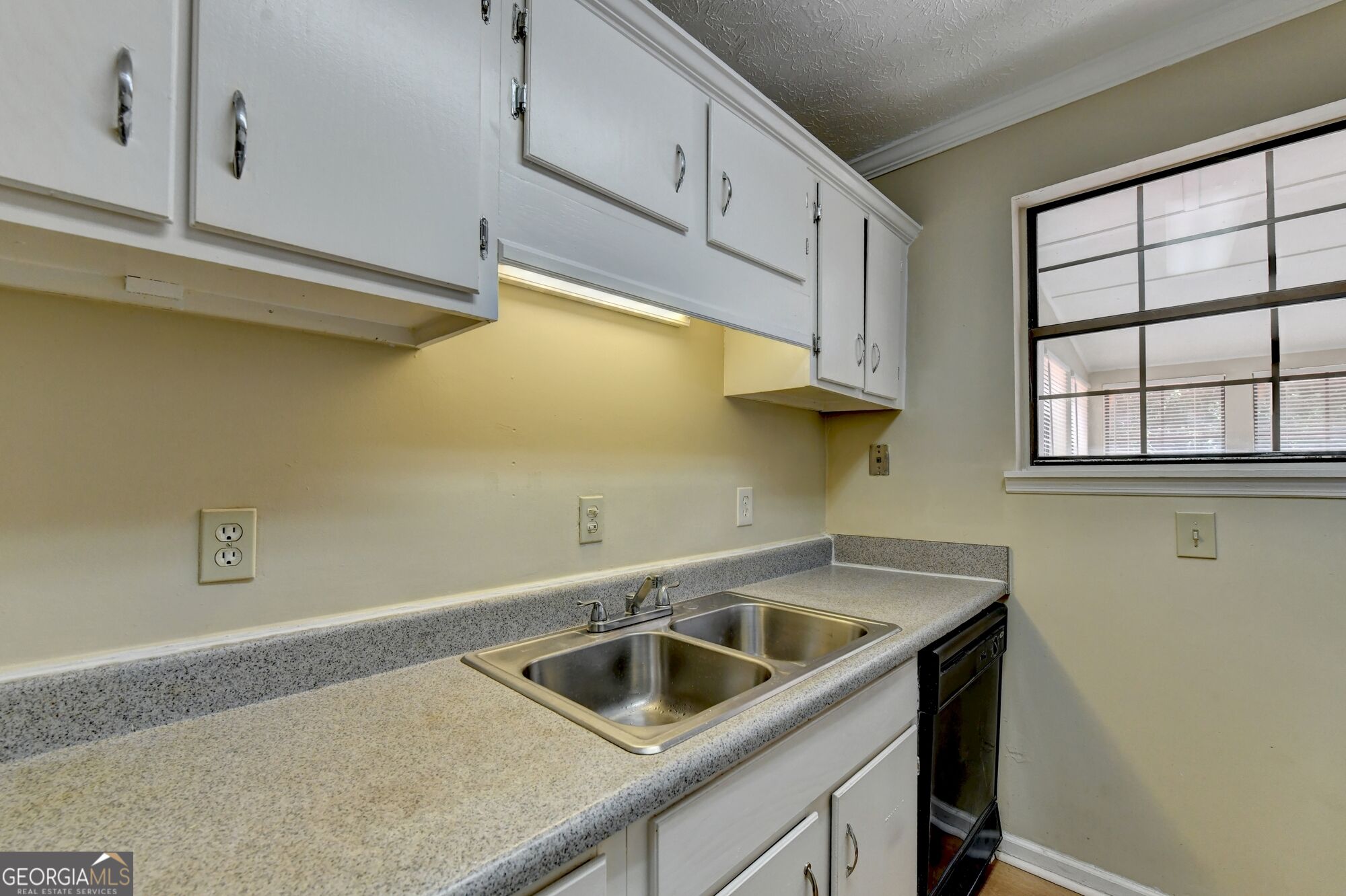 2484 Rhoanoke Drive Property Photo 13