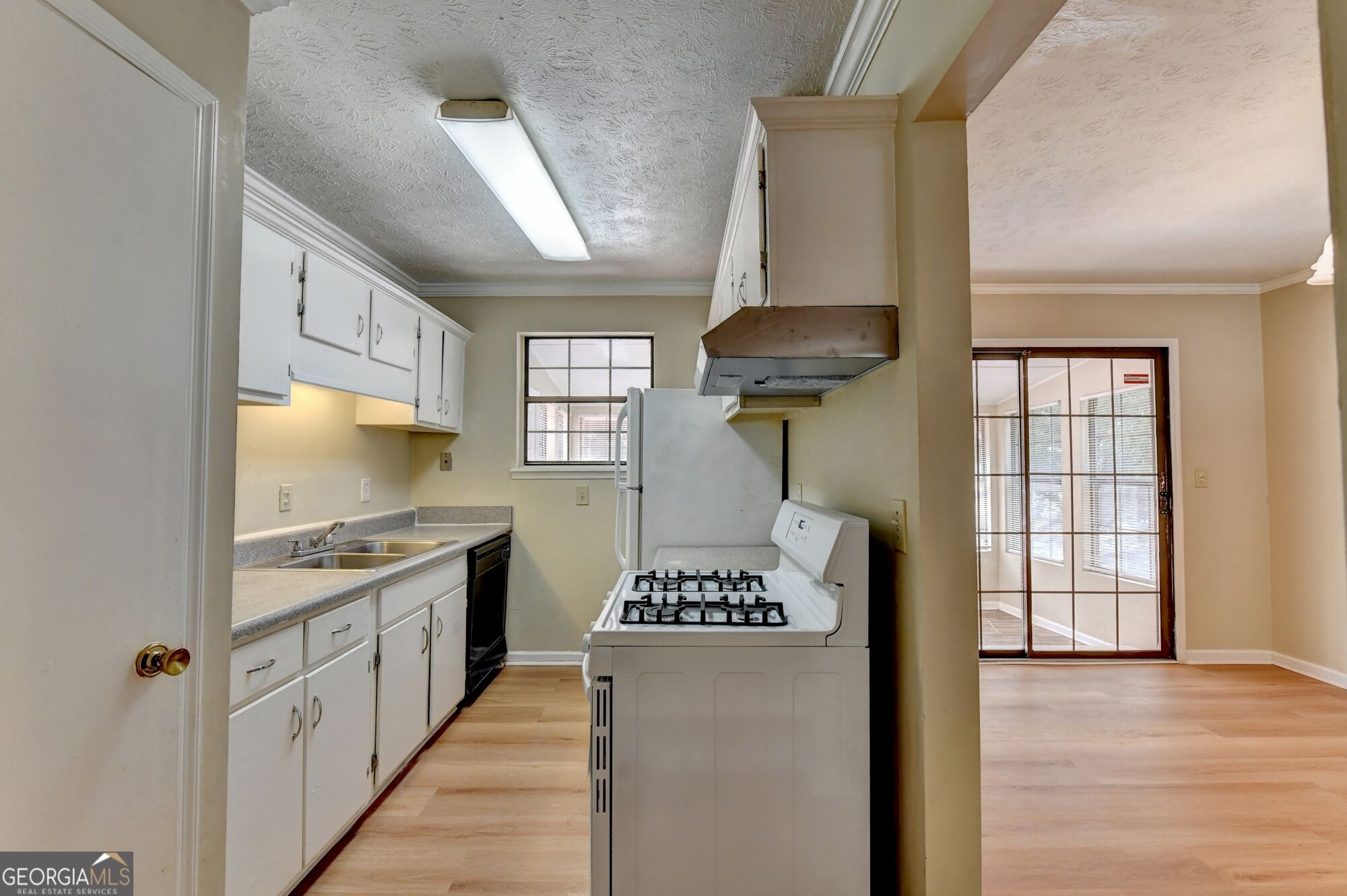 2484 Rhoanoke Drive Property Photo 15