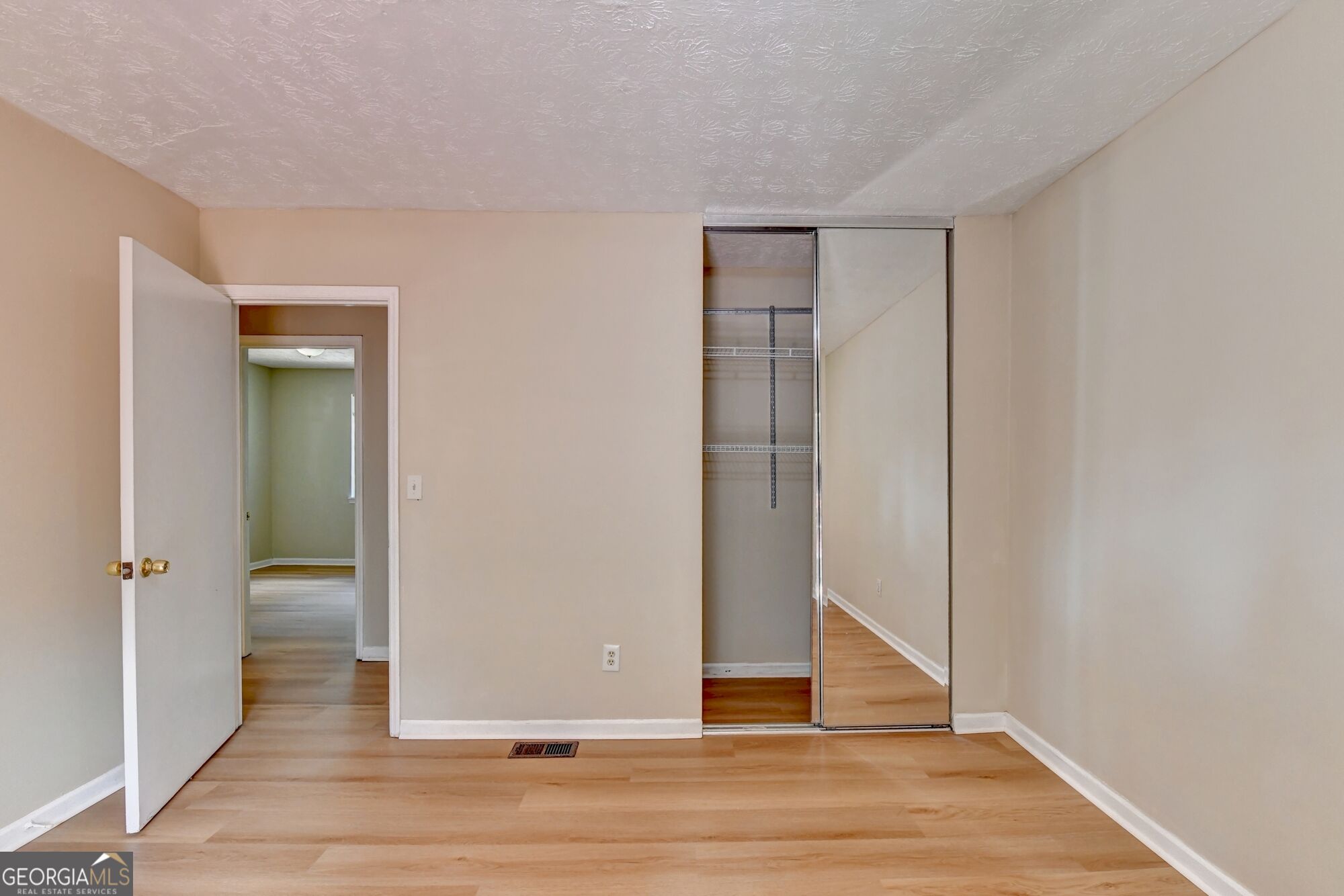 2484 Rhoanoke Drive Property Photo 23