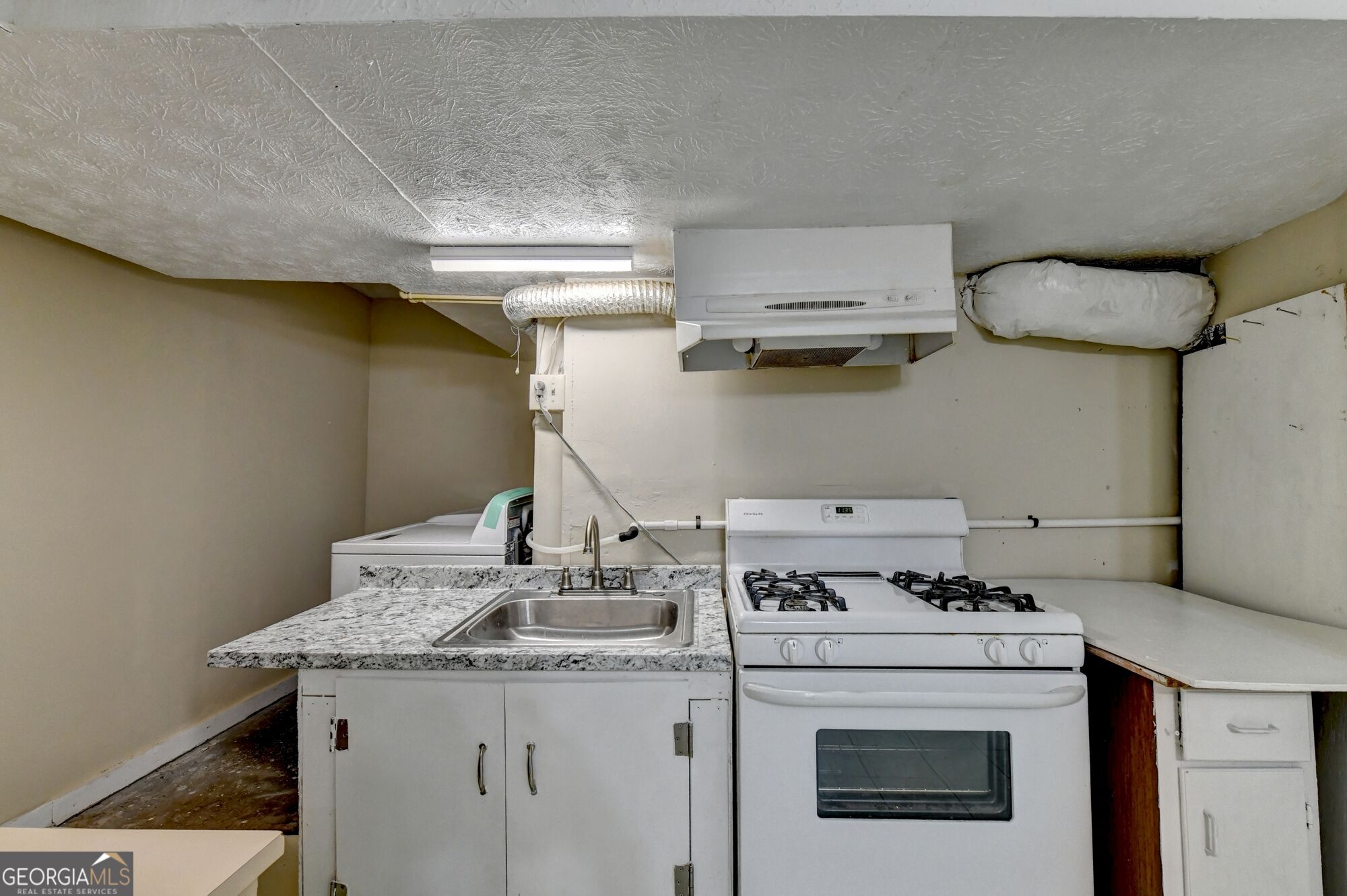 2484 Rhoanoke Drive Property Photo 28
