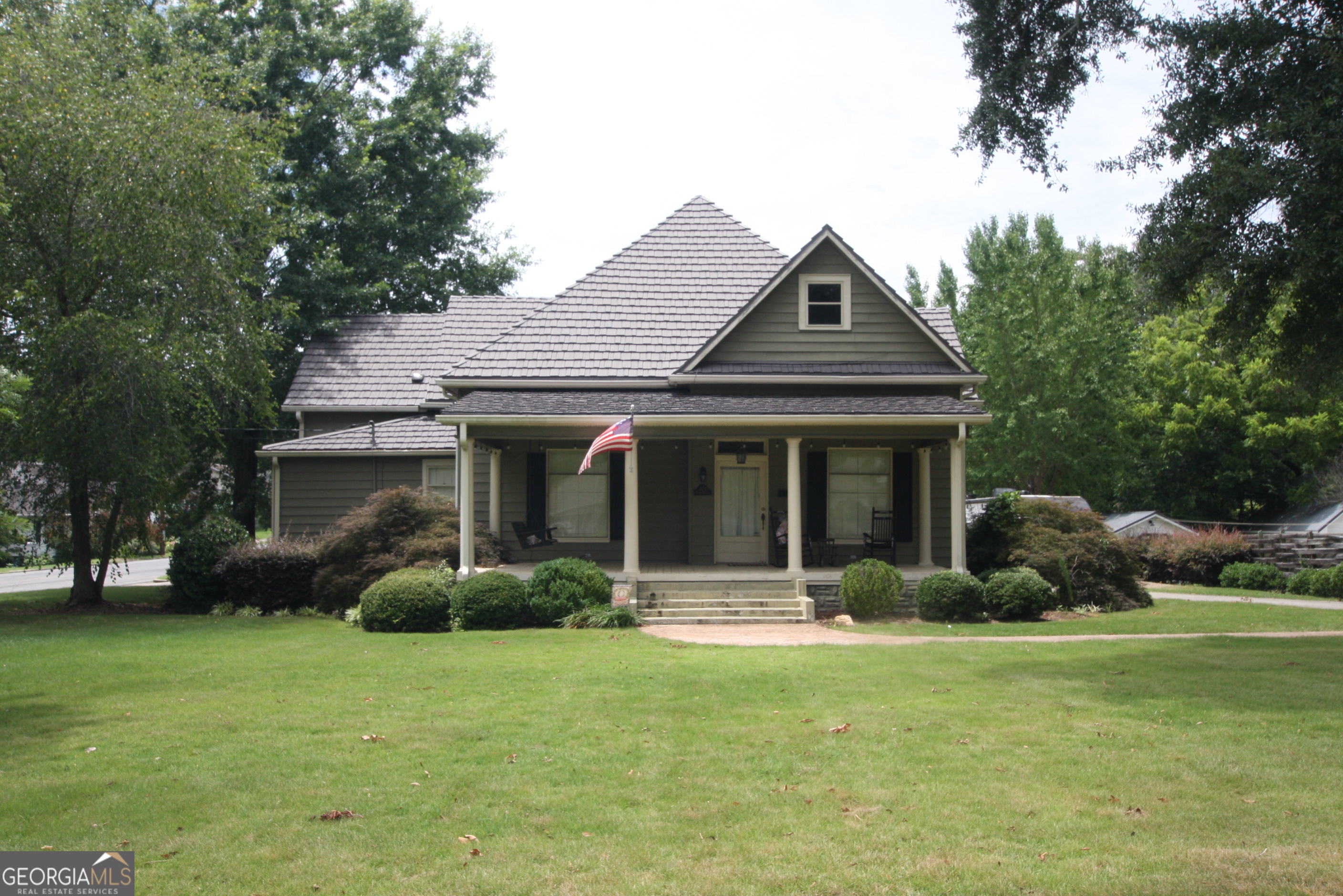 223 Bluff Street Property Photo 1