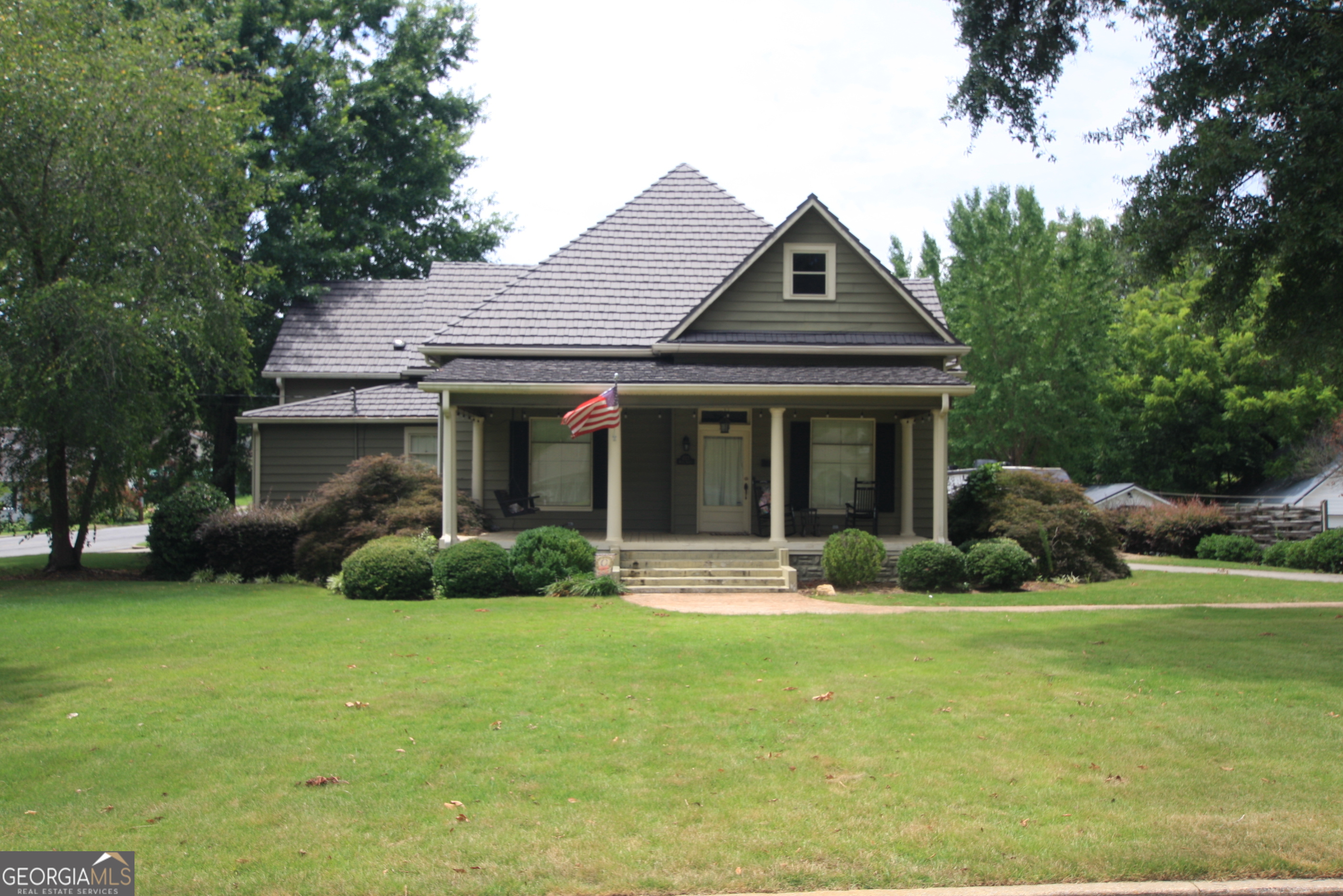 223 Bluff Street Property Photo 2