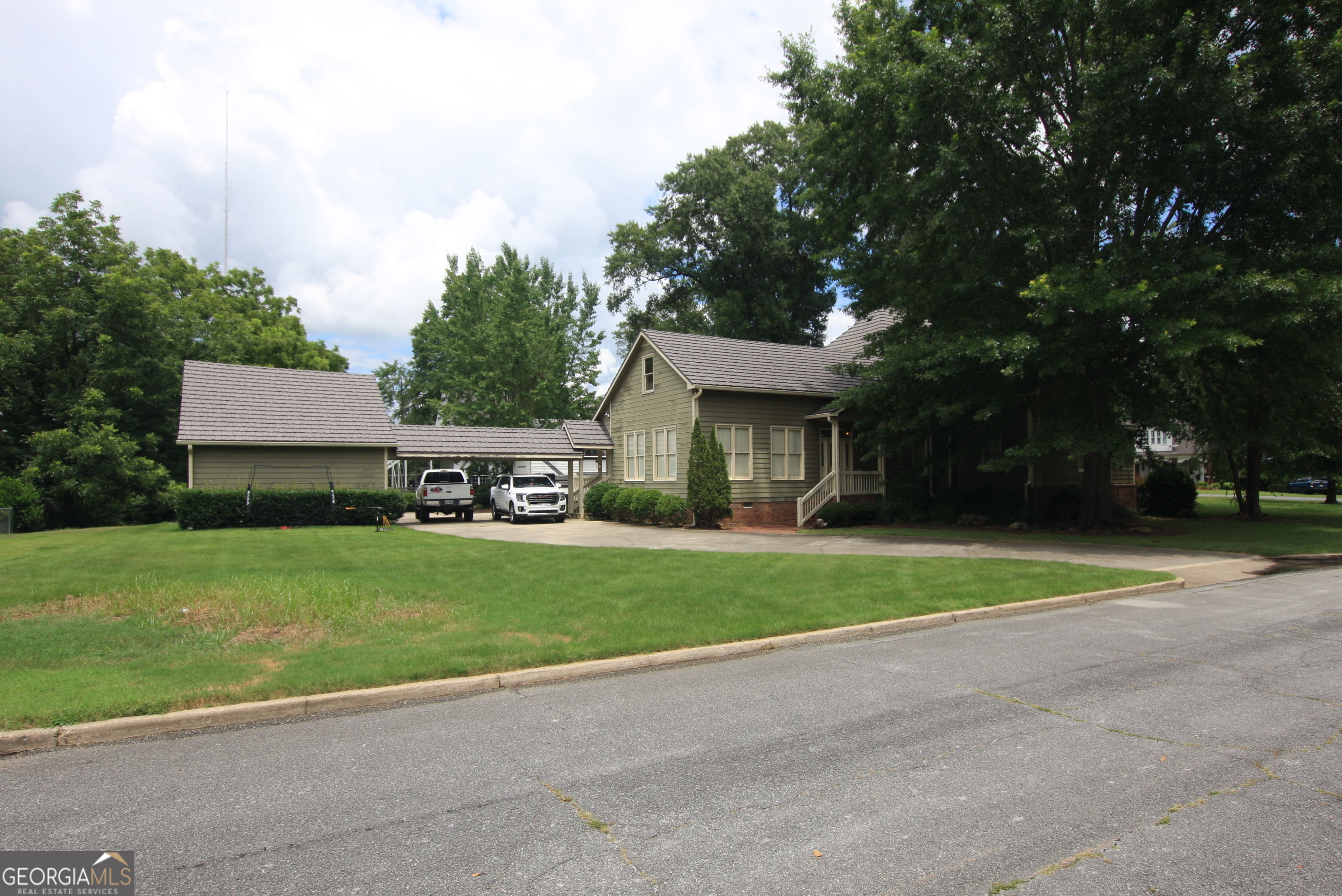 223 Bluff Street Property Photo 4