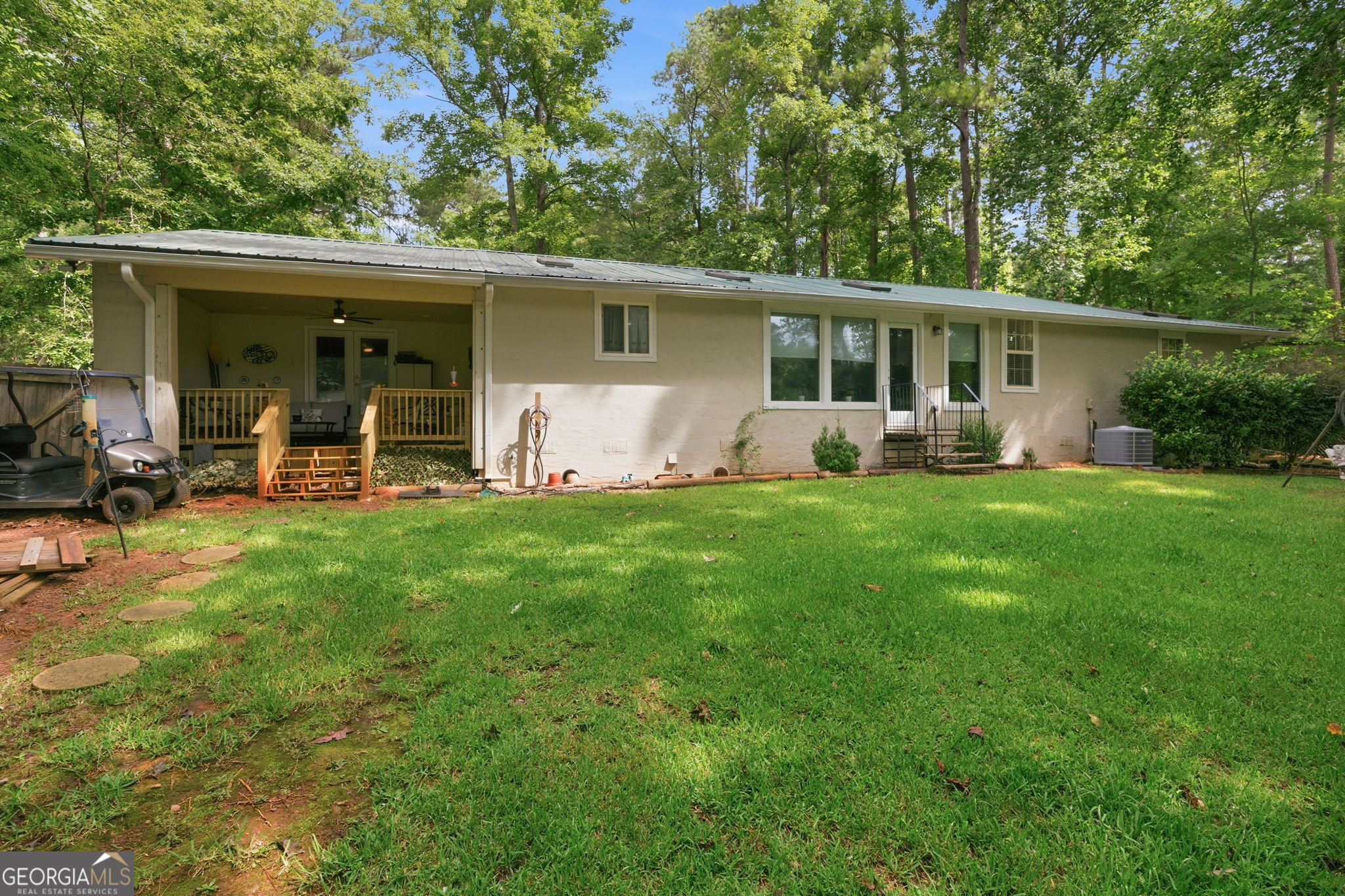 91 Lakeview Circle Property Photo 3