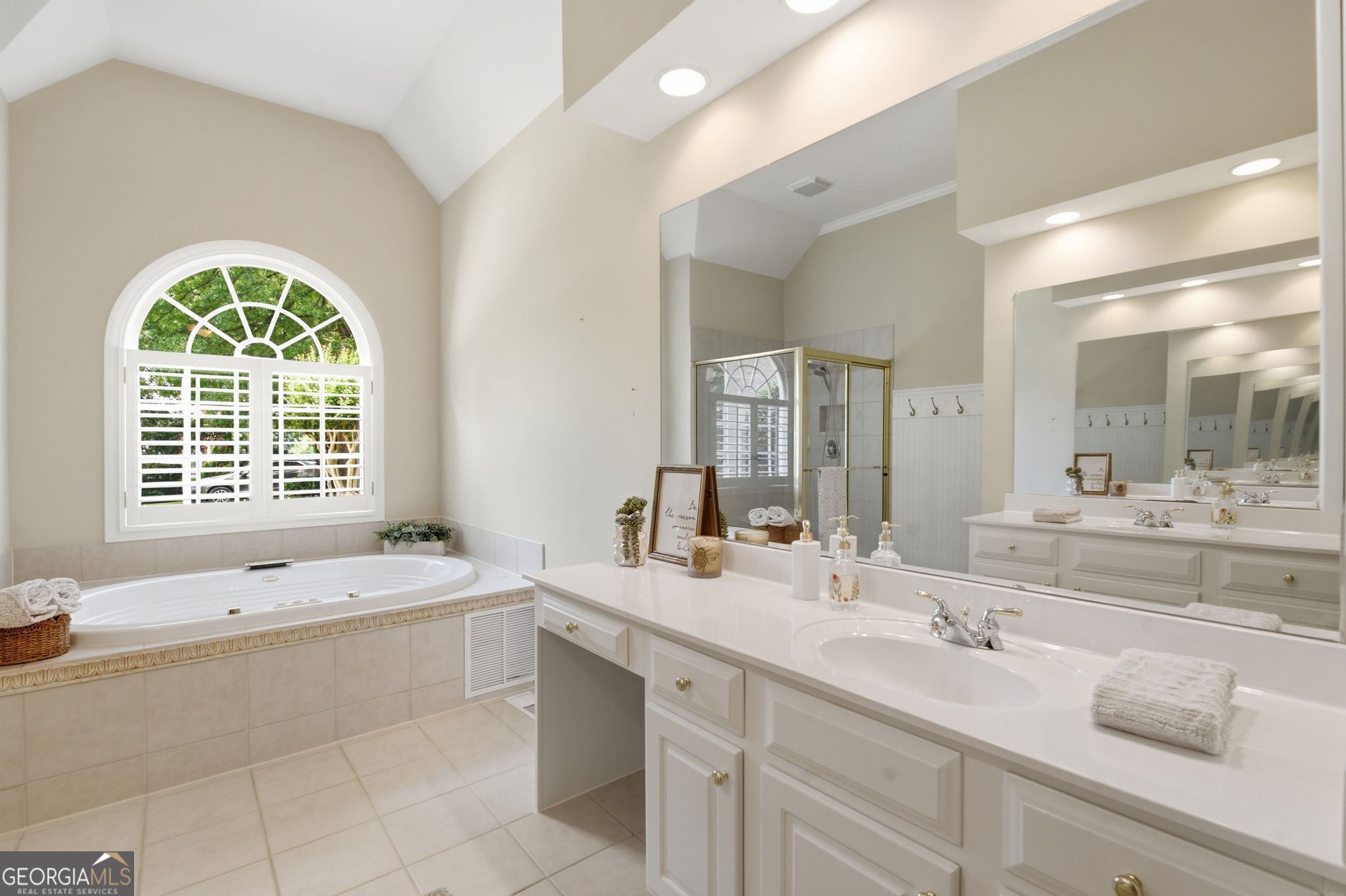 5305 Davenport Manor Property Photo 14