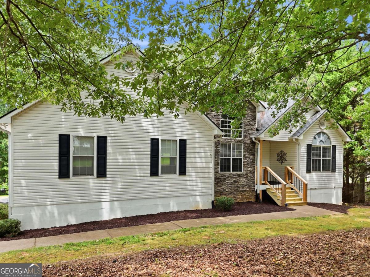 460 Kerry Drive Property Photo 1