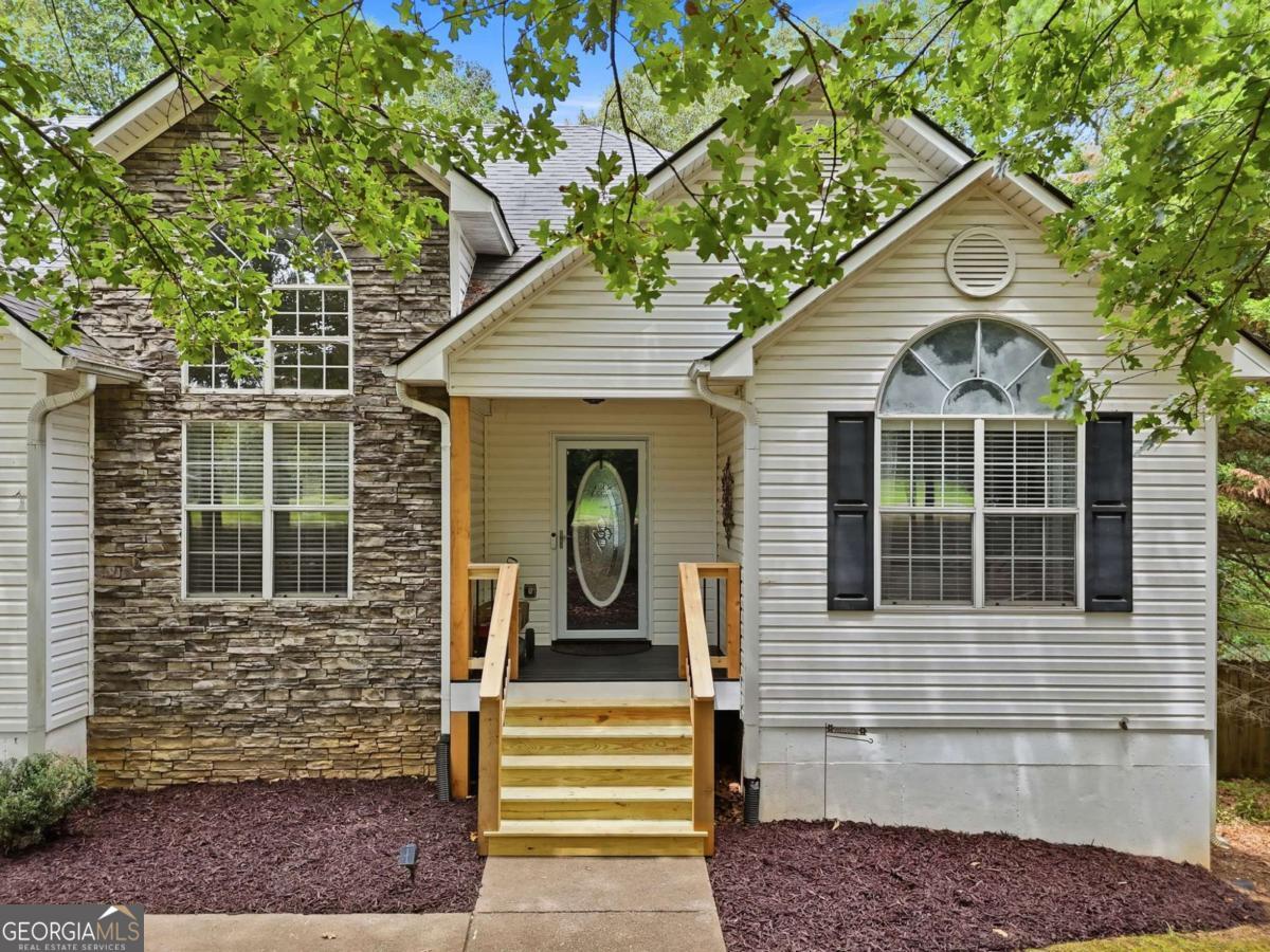 460 Kerry Drive Property Photo 2