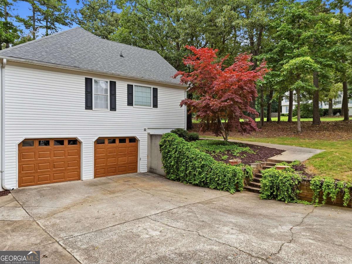 460 Kerry Drive Property Photo 3