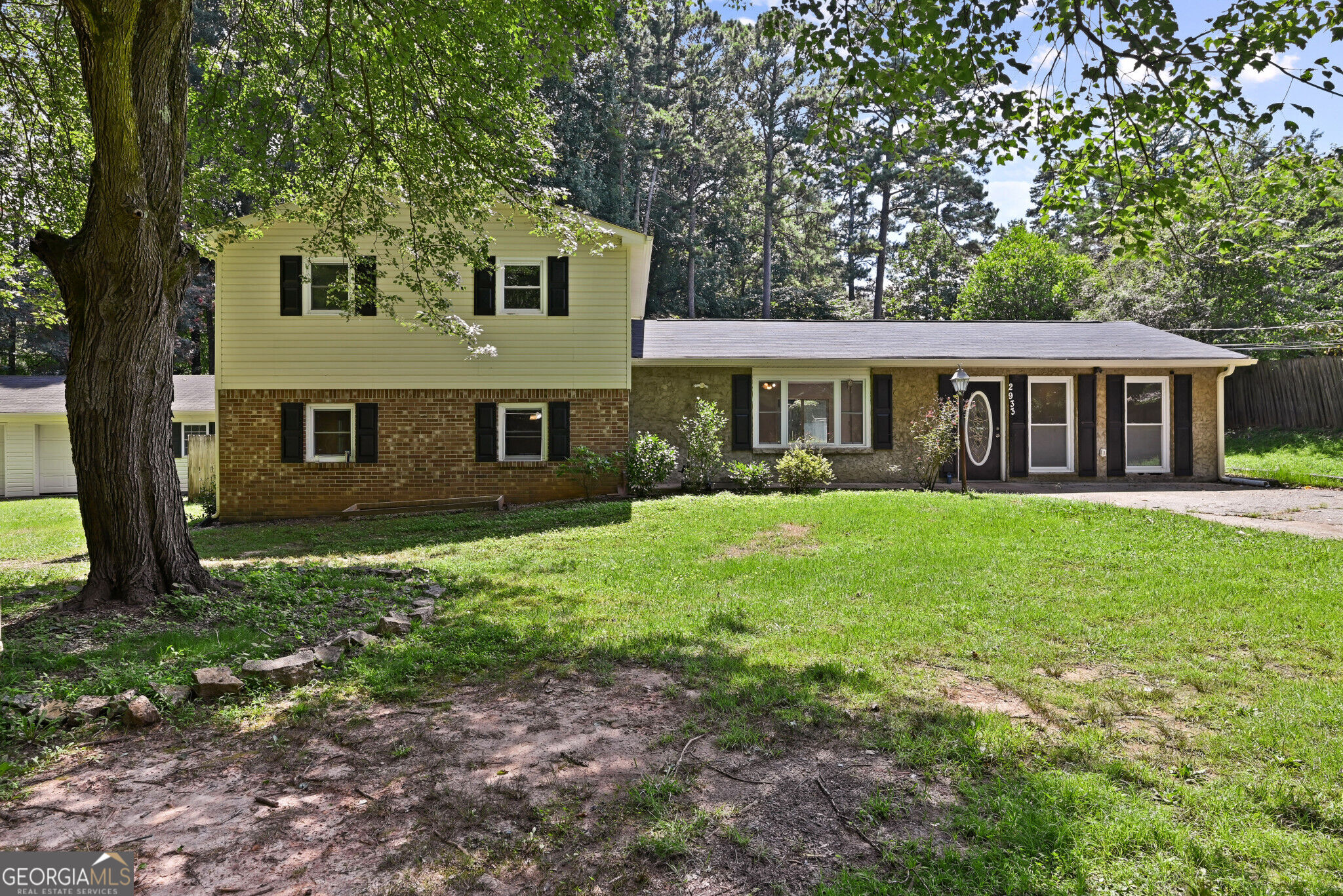 2933 E Howell Drive Property Photo 3