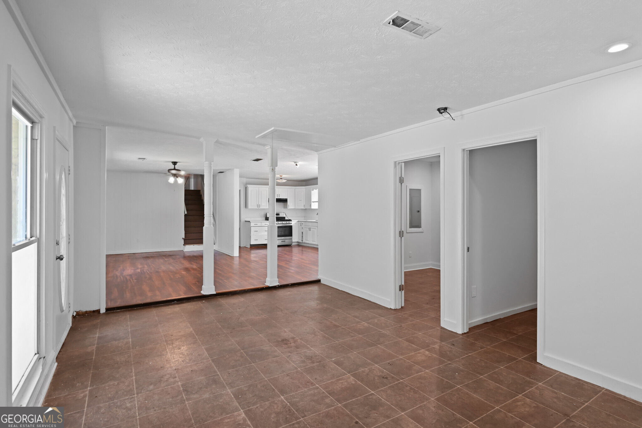 2933 E Howell Drive Property Photo 4