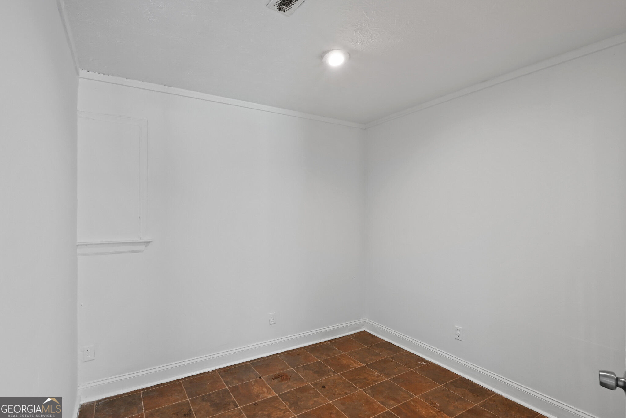 2933 E Howell Drive Property Photo 5