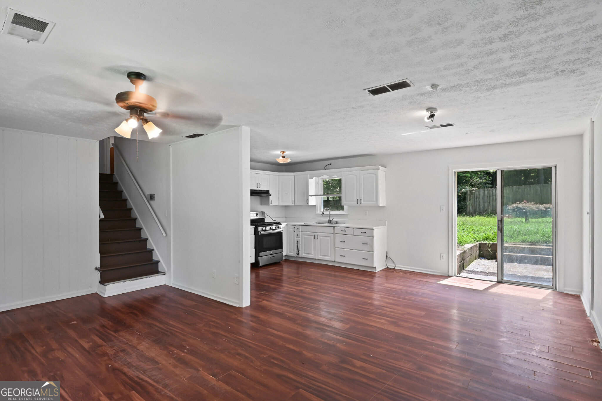 2933 E Howell Drive Property Photo 8