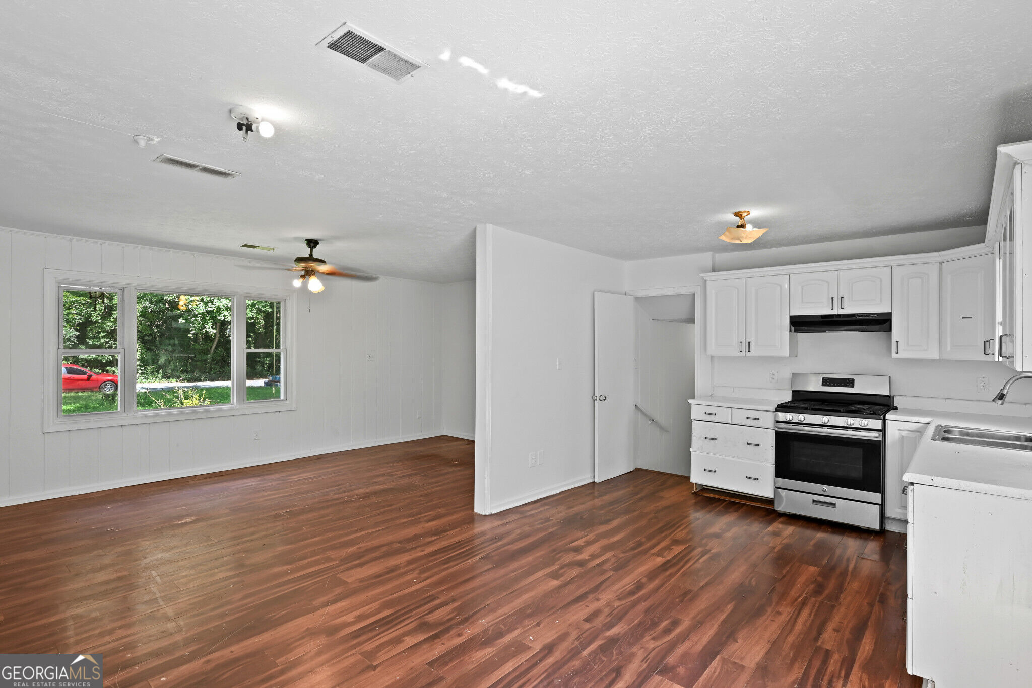 2933 E Howell Drive Property Photo 10