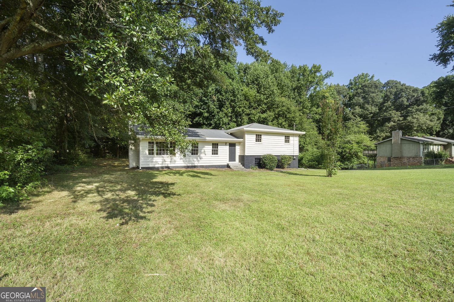 5525 Oak Grove Drive Property Photo 2