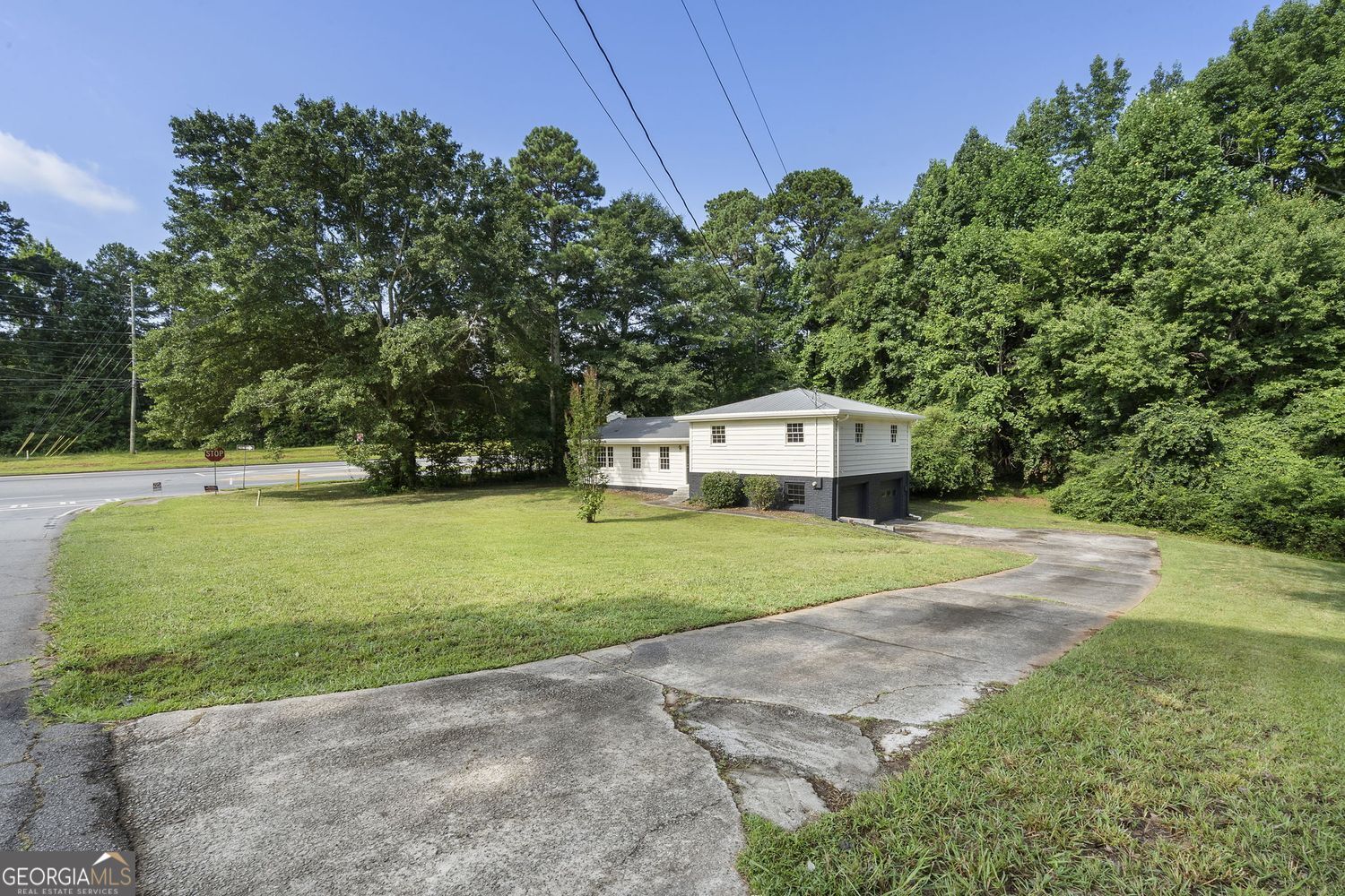 5525 Oak Grove Drive Property Photo 4