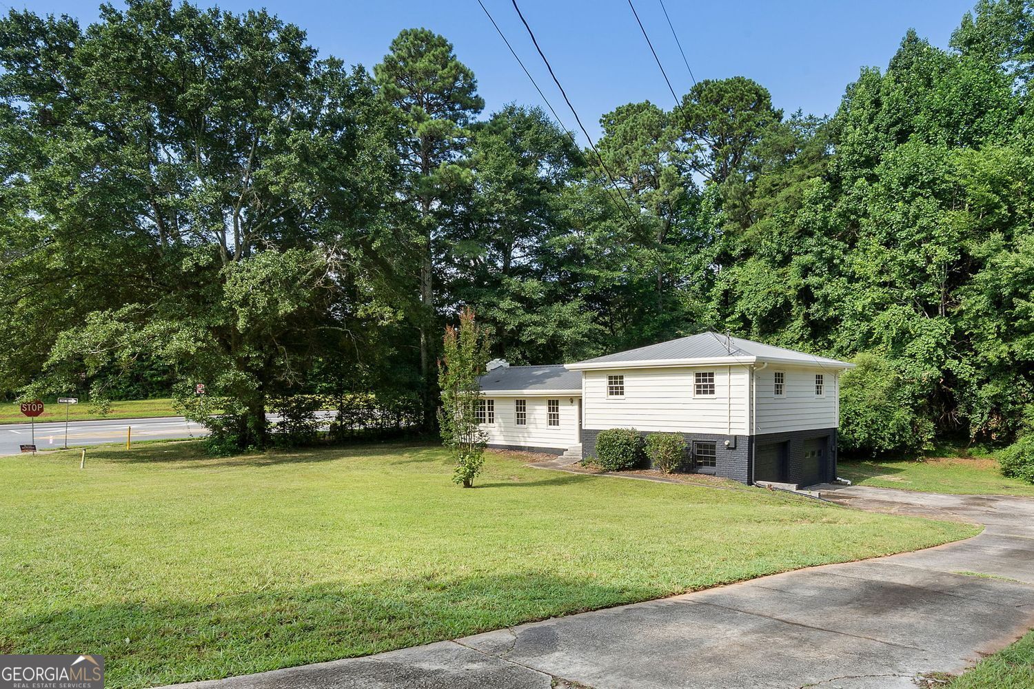 5525 Oak Grove Drive Property Photo 5