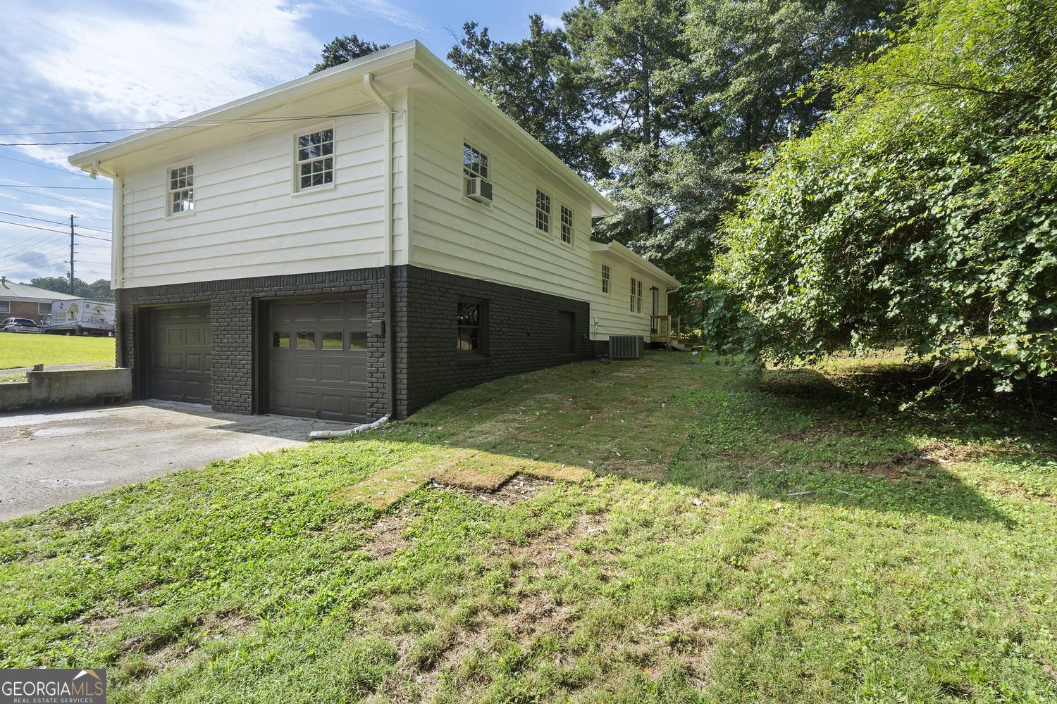 5525 Oak Grove Drive Property Photo 7