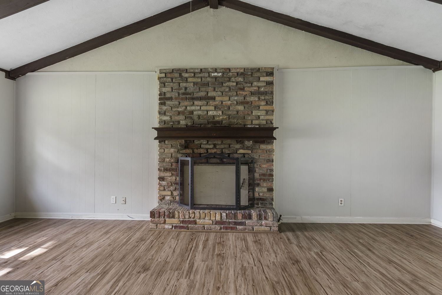 5525 Oak Grove Drive Property Photo 9