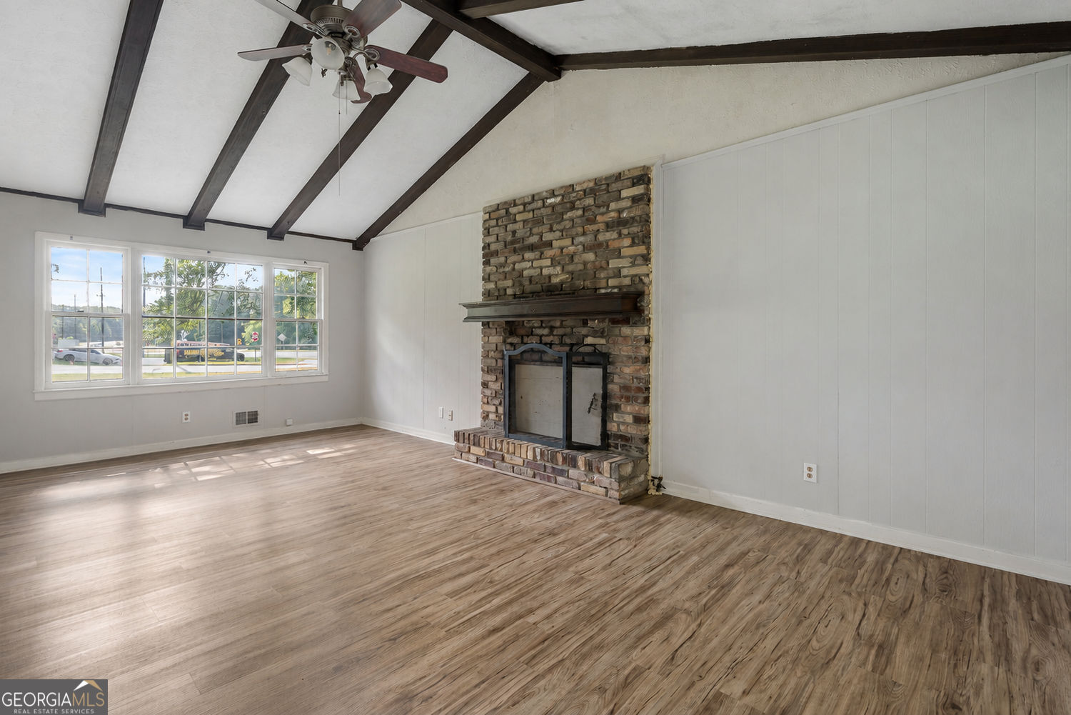 5525 Oak Grove Drive Property Photo 10
