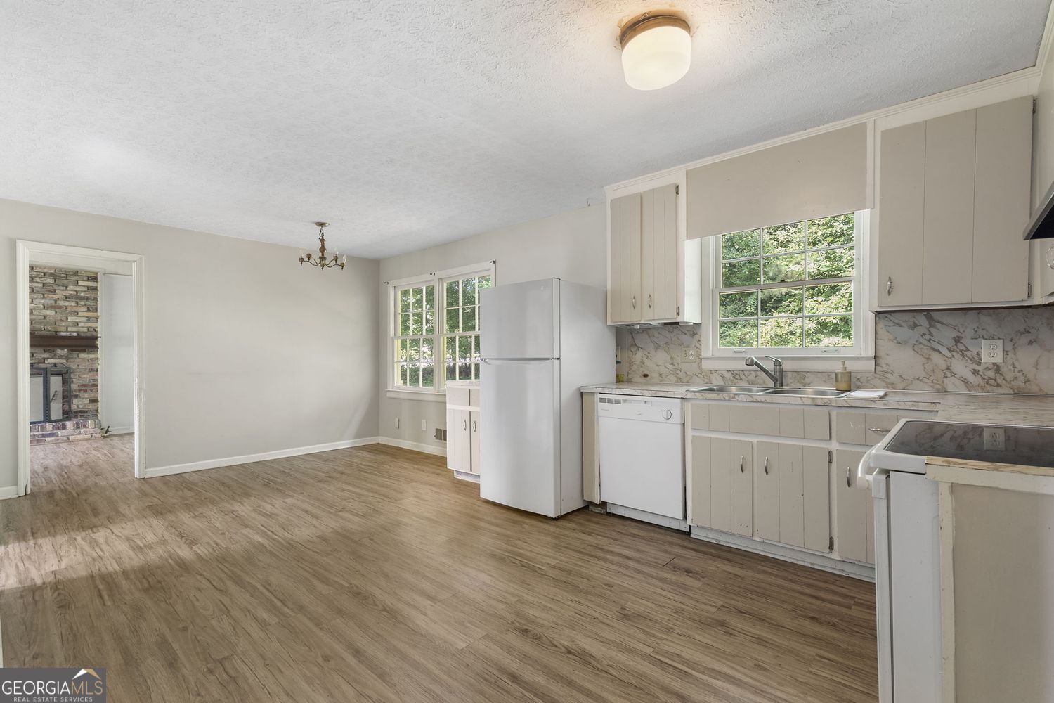 5525 Oak Grove Drive Property Photo 13