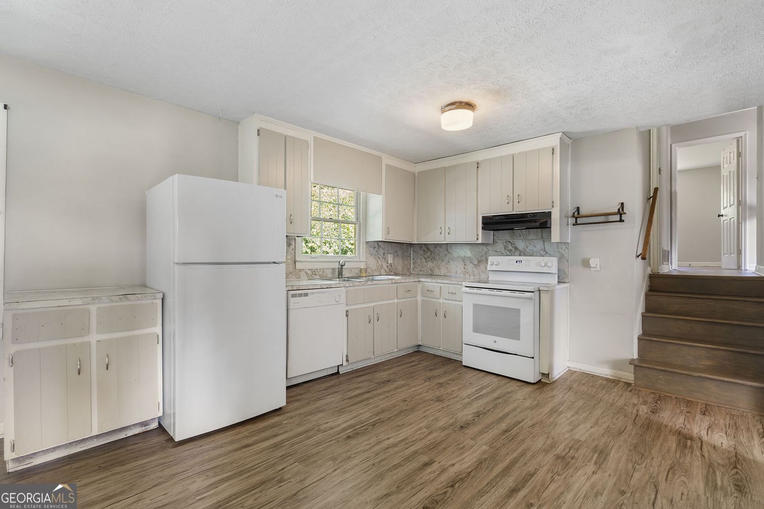 5525 Oak Grove Drive Property Photo 14