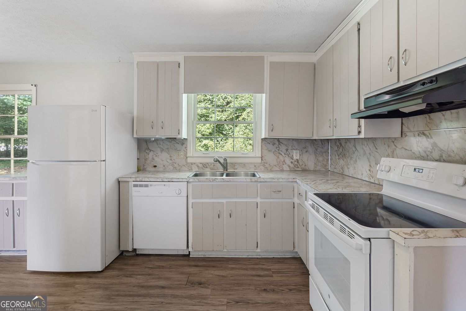 5525 Oak Grove Drive Property Photo 18
